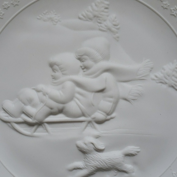 Avon 1985 Christmas Plate - Picture 2 of 6